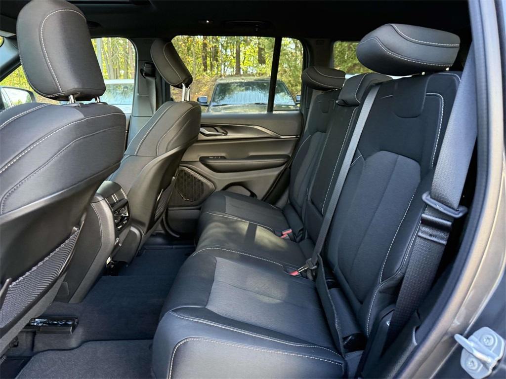 new 2025 Jeep Grand Cherokee car, priced at $37,153