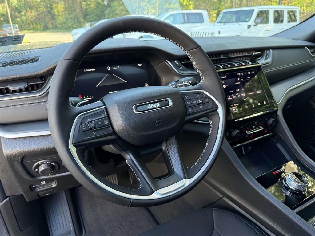 new 2025 Jeep Grand Cherokee car, priced at $37,153