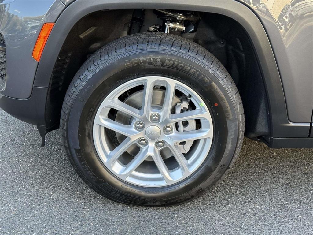 new 2025 Jeep Grand Cherokee car, priced at $37,153