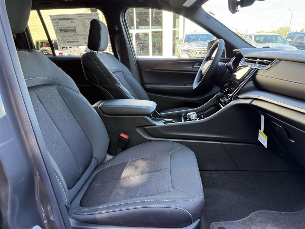 new 2025 Jeep Grand Cherokee car, priced at $37,153