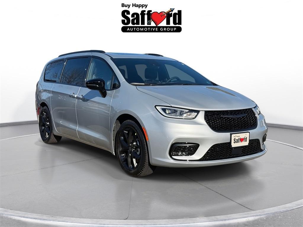 new 2026 Chrysler Pacifica car, priced at $46,657