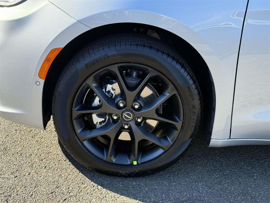 new 2026 Chrysler Pacifica car, priced at $46,657