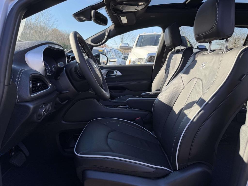 new 2026 Chrysler Pacifica car, priced at $46,657