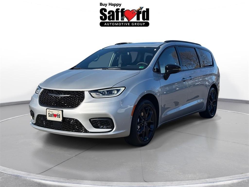 new 2026 Chrysler Pacifica car, priced at $46,657