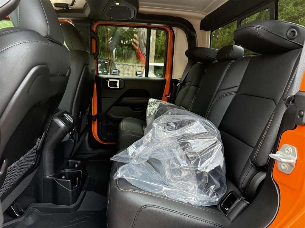 new 2025 Jeep Gladiator car, priced at $44,739