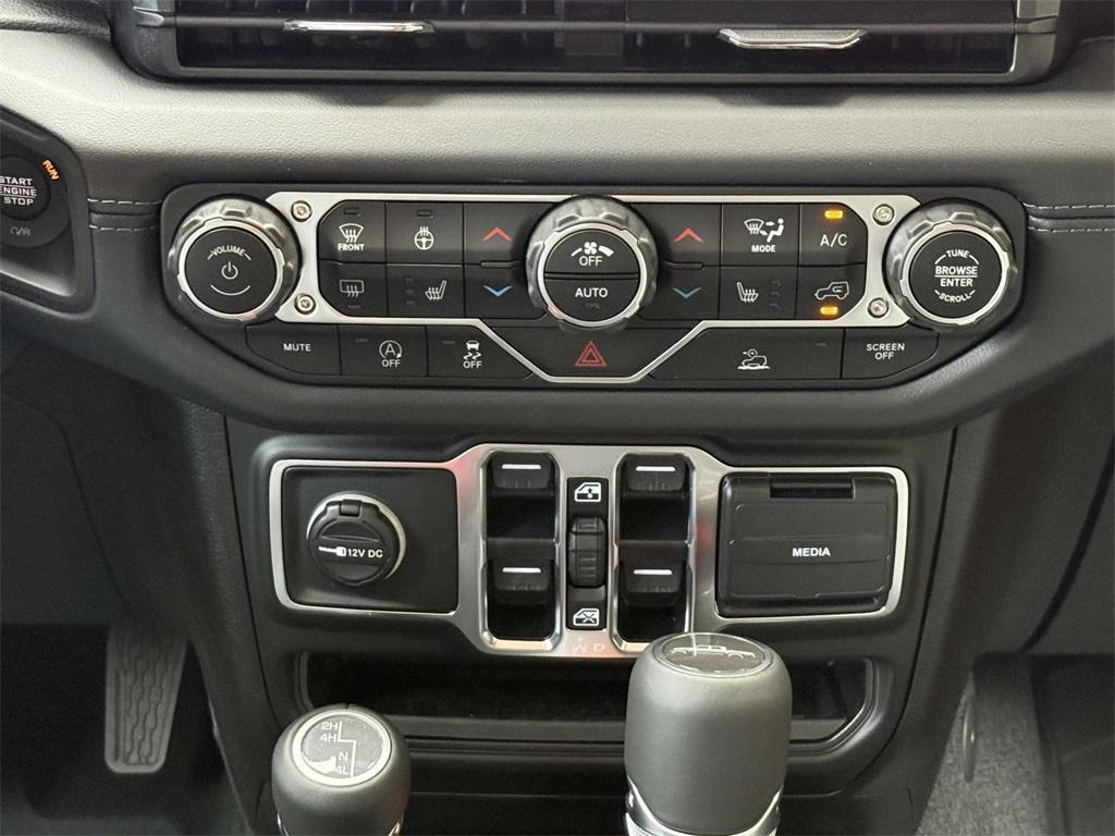 new 2025 Jeep Gladiator car, priced at $44,739