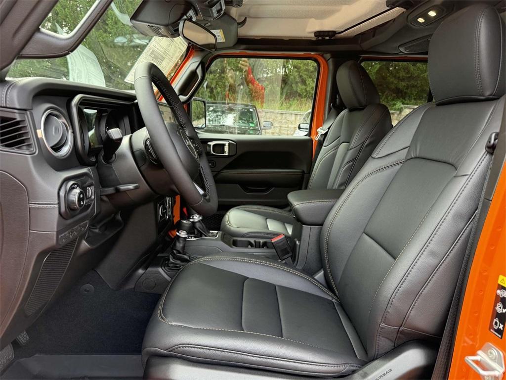 new 2025 Jeep Gladiator car, priced at $44,739