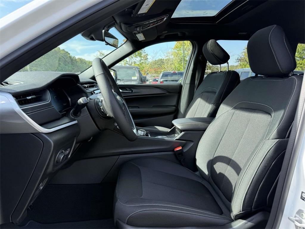 new 2025 Jeep Grand Cherokee car, priced at $36,617