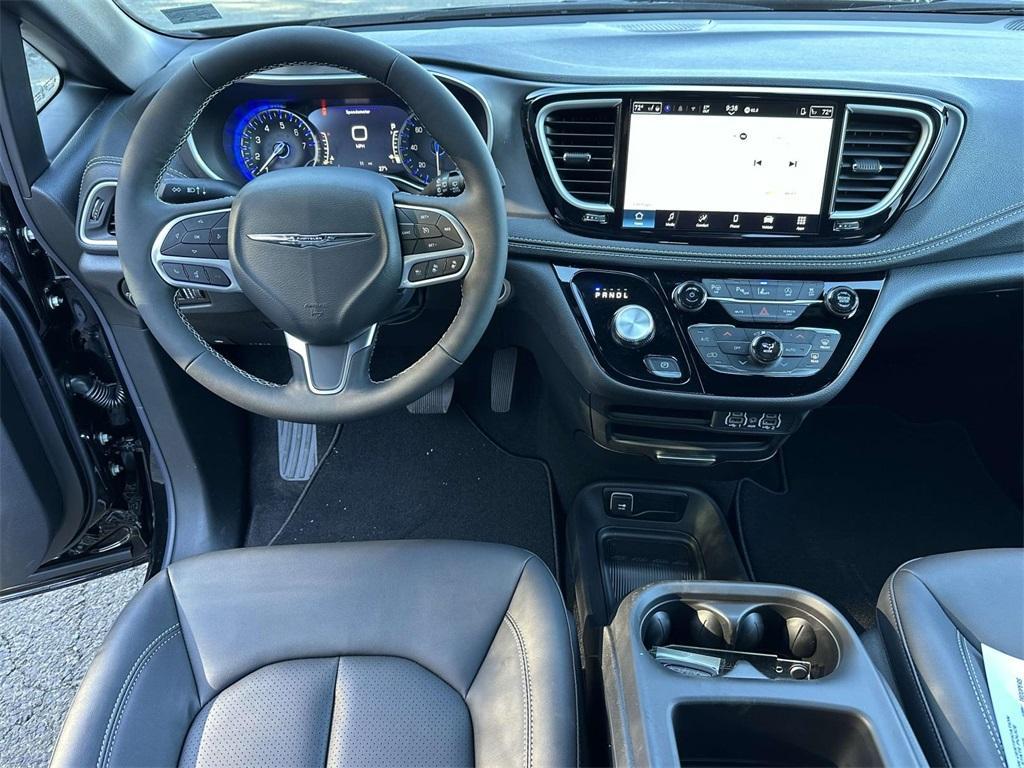 new 2025 Chrysler Pacifica car, priced at $38,232