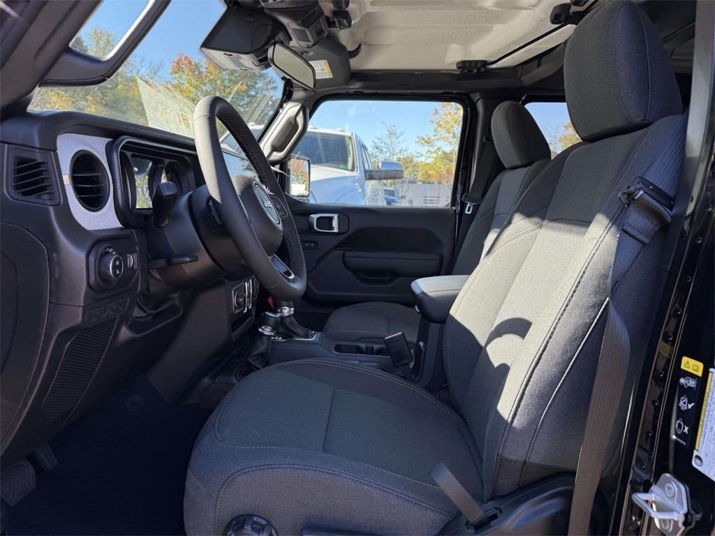 new 2025 Jeep Gladiator car, priced at $42,492