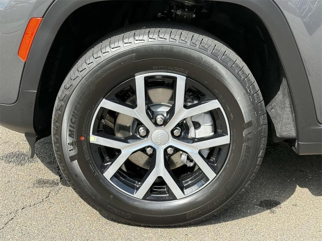 new 2025 Jeep Grand Cherokee car, priced at $41,741