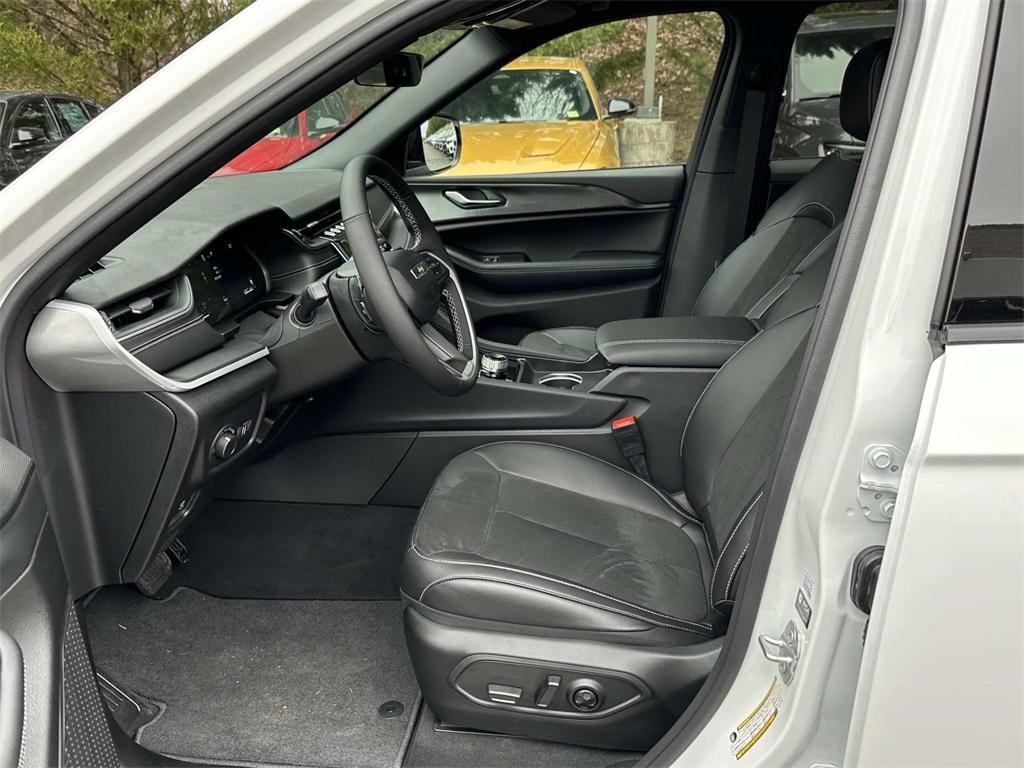 new 2025 Jeep Grand Cherokee car