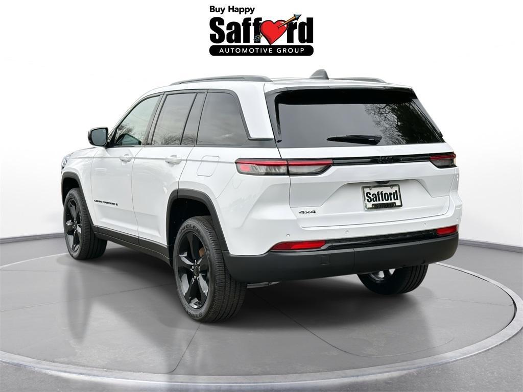 new 2025 Jeep Grand Cherokee car, priced at $39,832