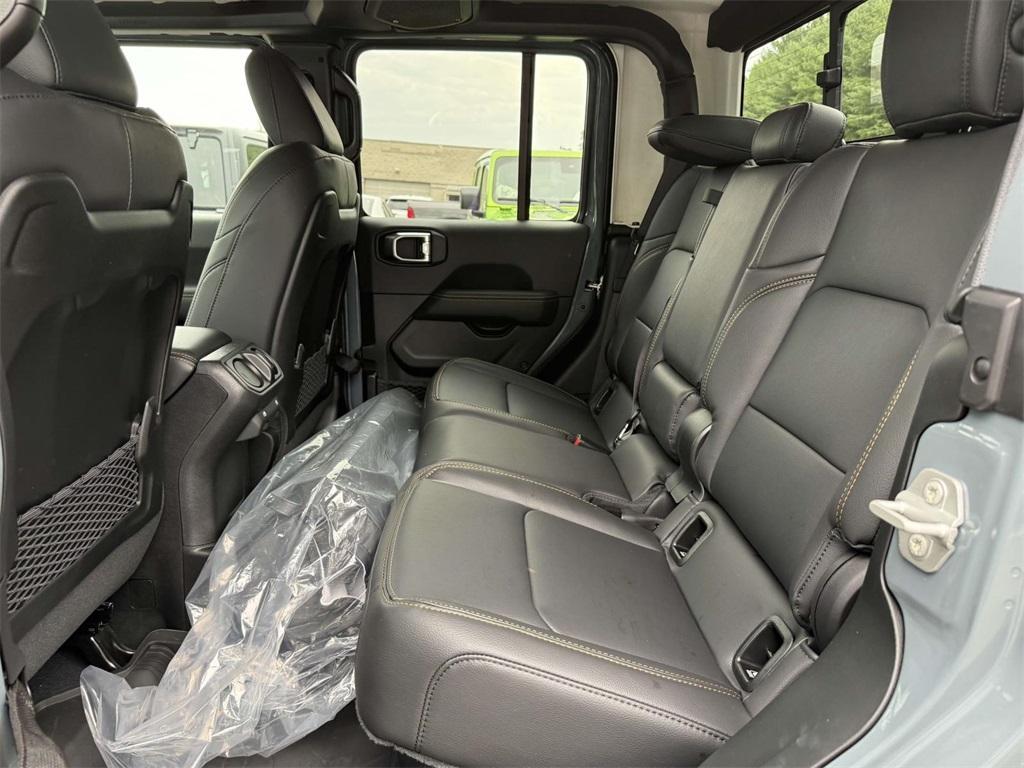 new 2025 Jeep Gladiator car, priced at $43,064