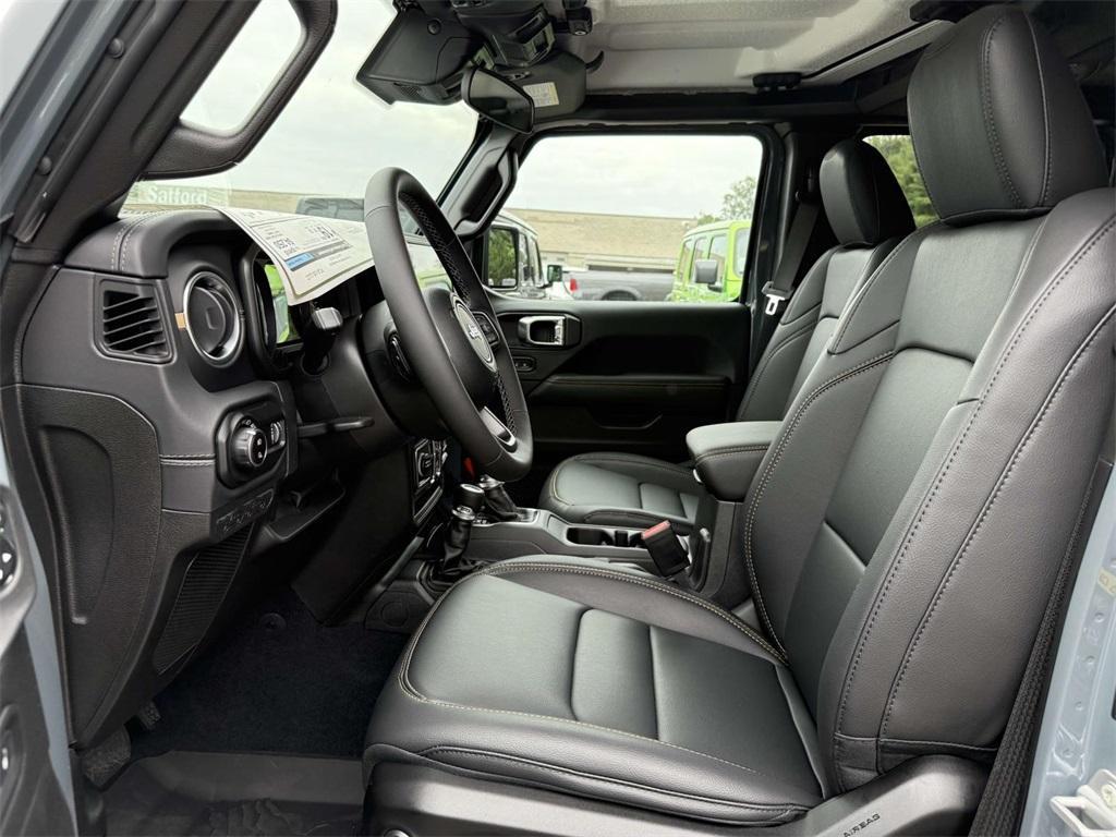 new 2025 Jeep Gladiator car, priced at $43,064