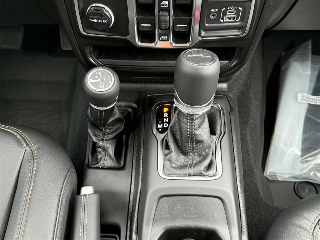 new 2025 Jeep Gladiator car, priced at $43,064