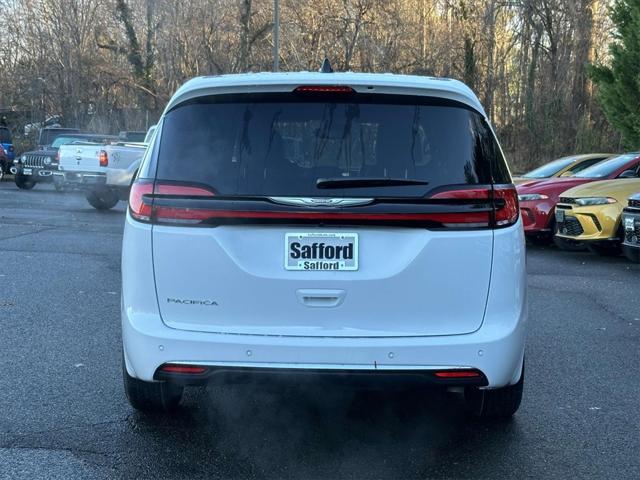 new 2025 Chrysler Pacifica car, priced at $38,926