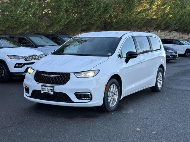 new 2025 Chrysler Pacifica car, priced at $38,926