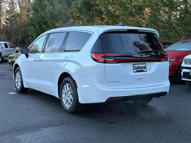 new 2025 Chrysler Pacifica car, priced at $38,926