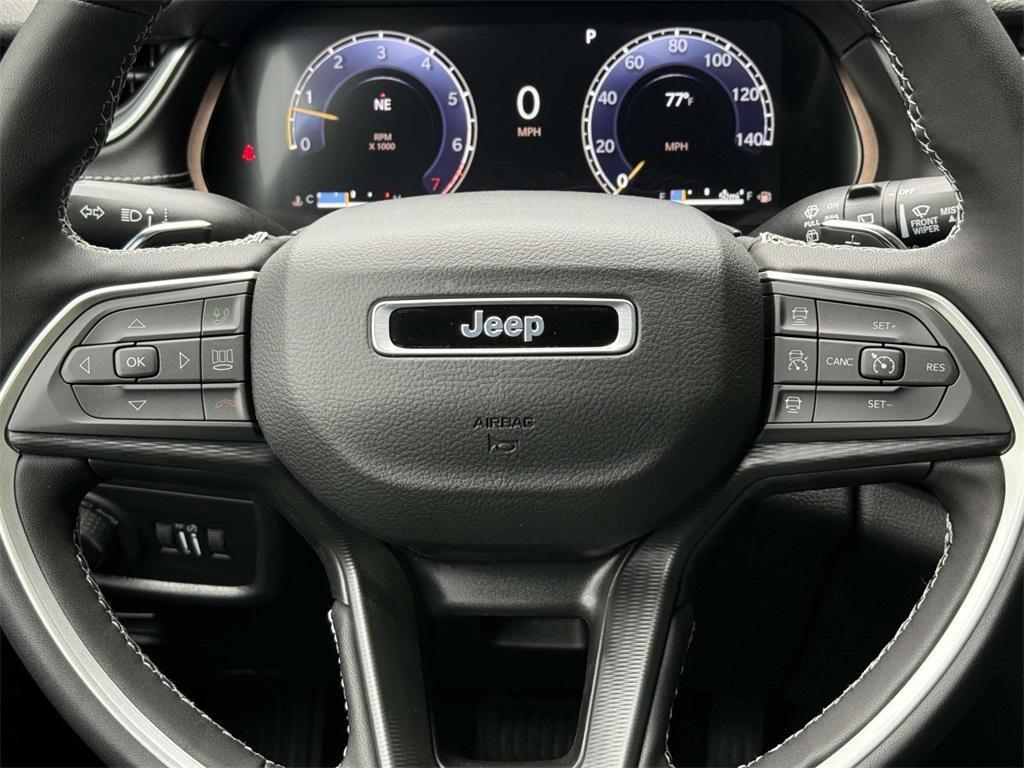 new 2025 Jeep Grand Cherokee car, priced at $39,612