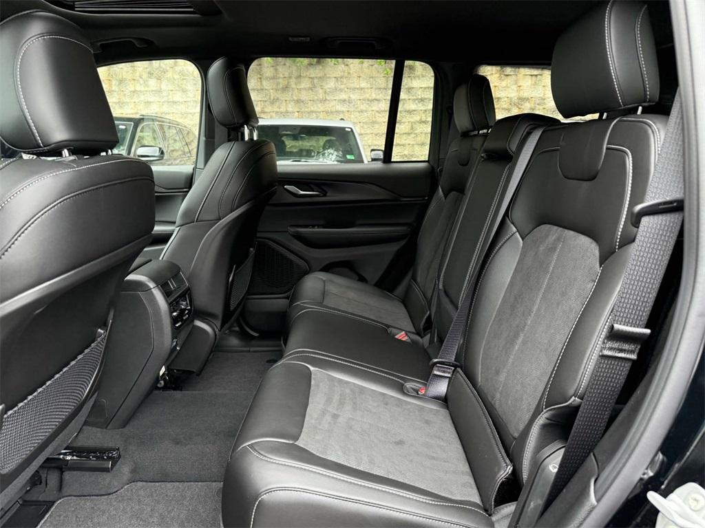 new 2025 Jeep Grand Cherokee car, priced at $39,612