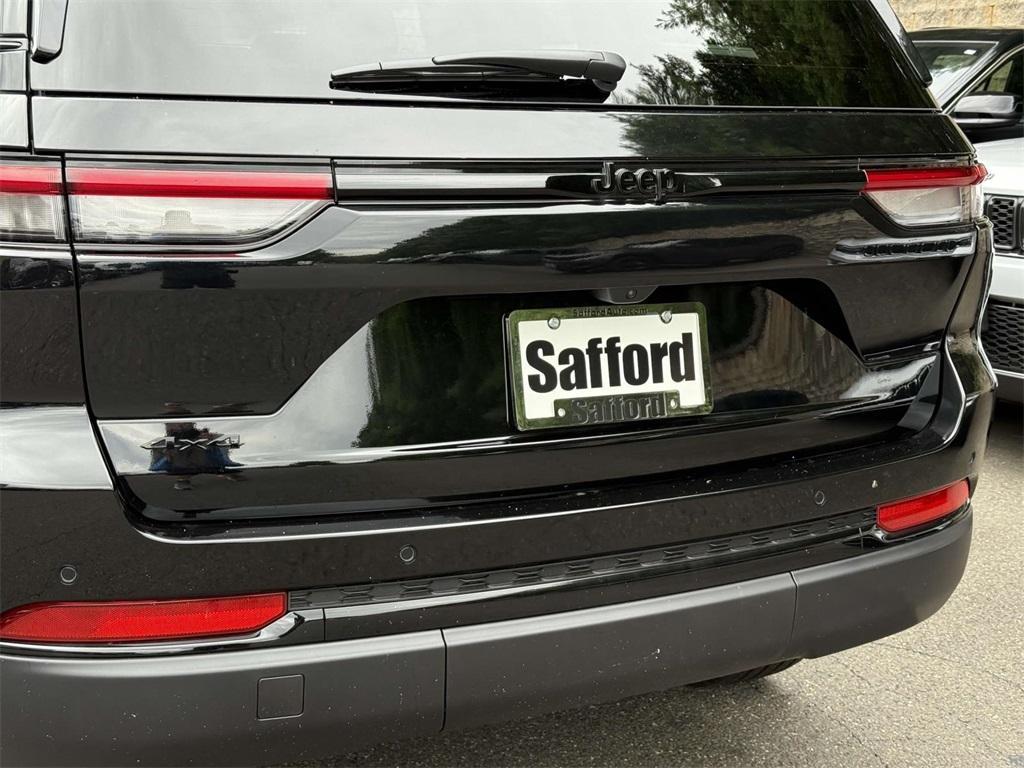 new 2025 Jeep Grand Cherokee car, priced at $39,612
