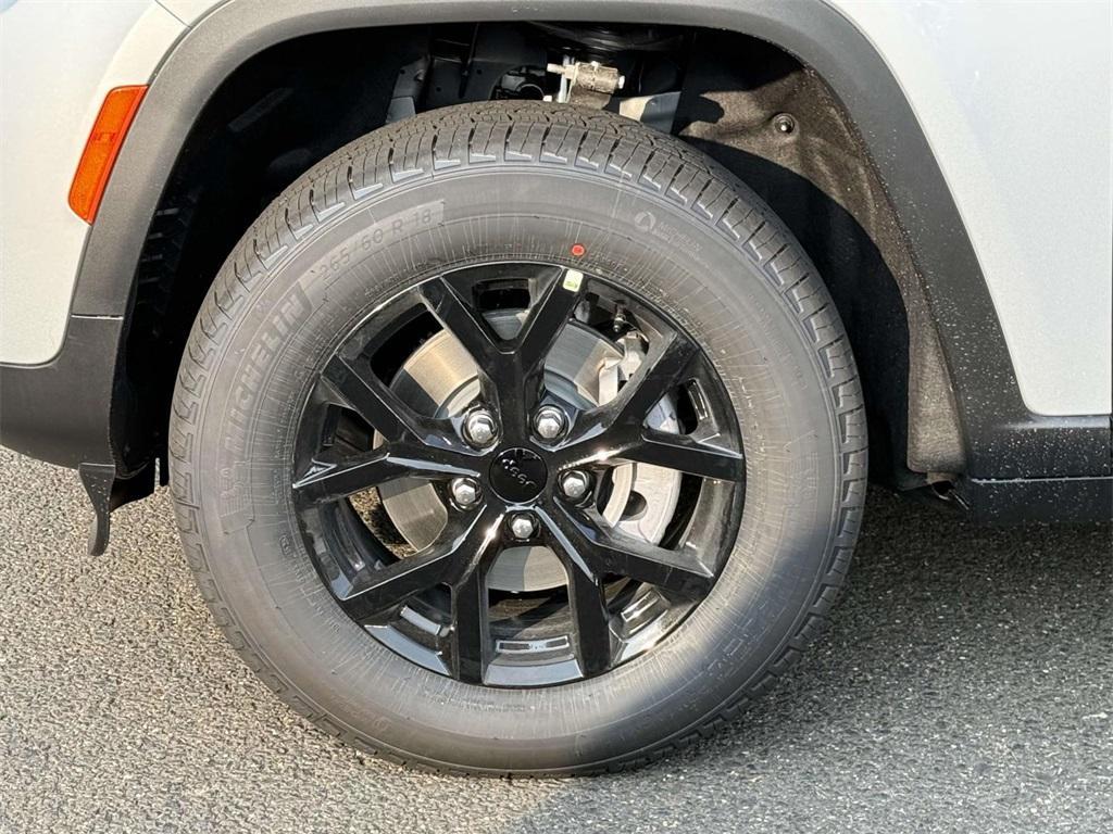 new 2025 Jeep Grand Cherokee car, priced at $37,384