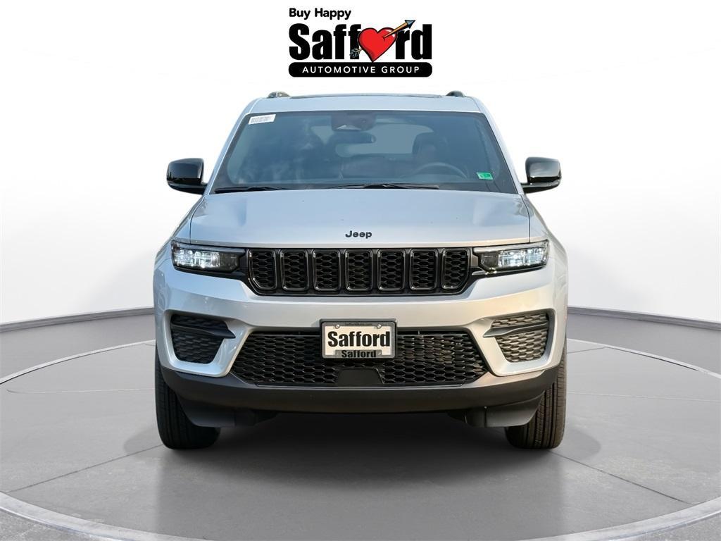 new 2025 Jeep Grand Cherokee car, priced at $37,384