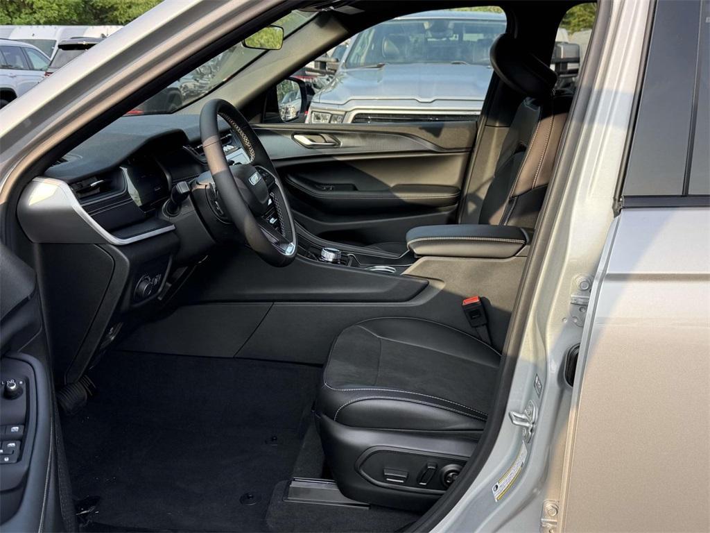new 2025 Jeep Grand Cherokee car, priced at $37,384