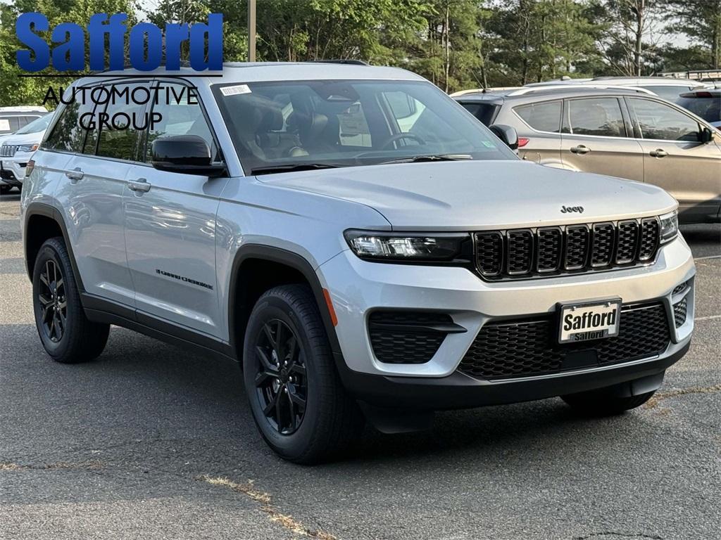 new 2025 Jeep Grand Cherokee car, priced at $45,002