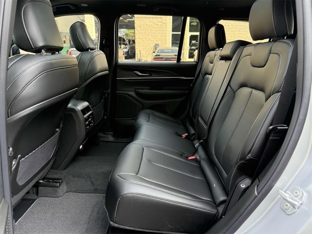 new 2025 Jeep Grand Cherokee car, priced at $41,008