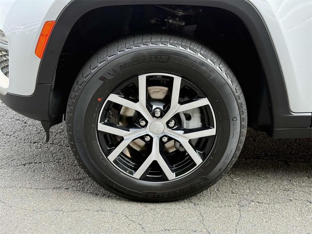 new 2025 Jeep Grand Cherokee car, priced at $41,008