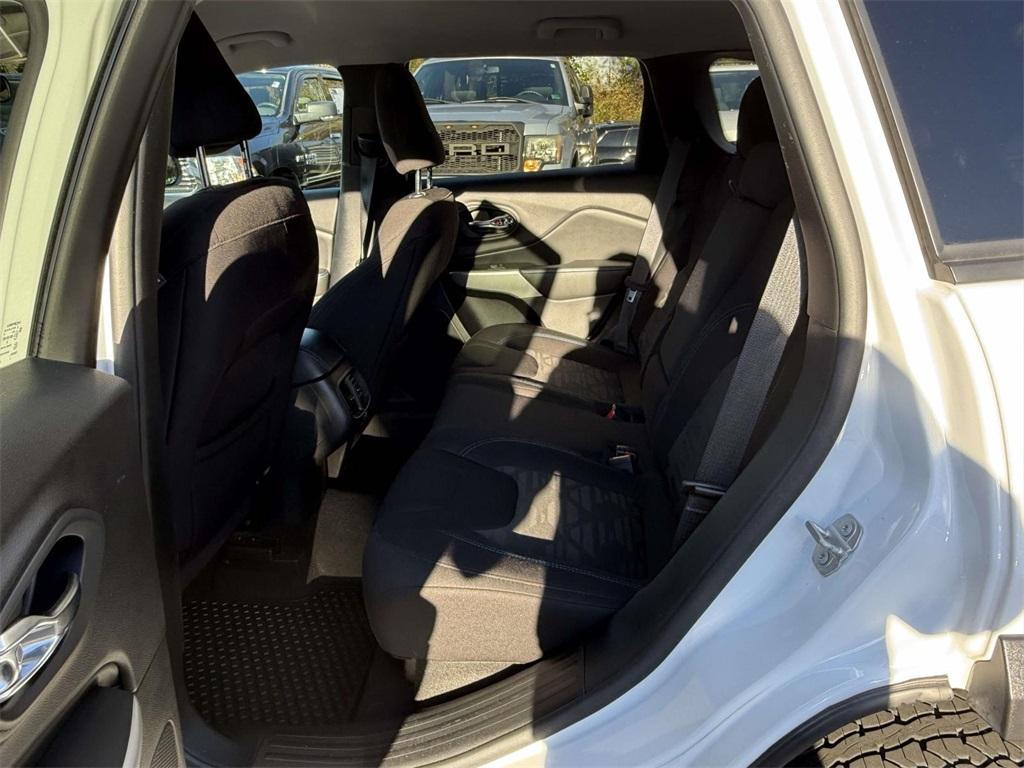 used 2020 Jeep Cherokee car, priced at $18,992