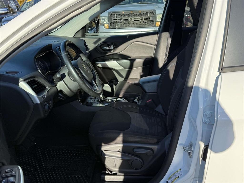 used 2020 Jeep Cherokee car, priced at $18,992