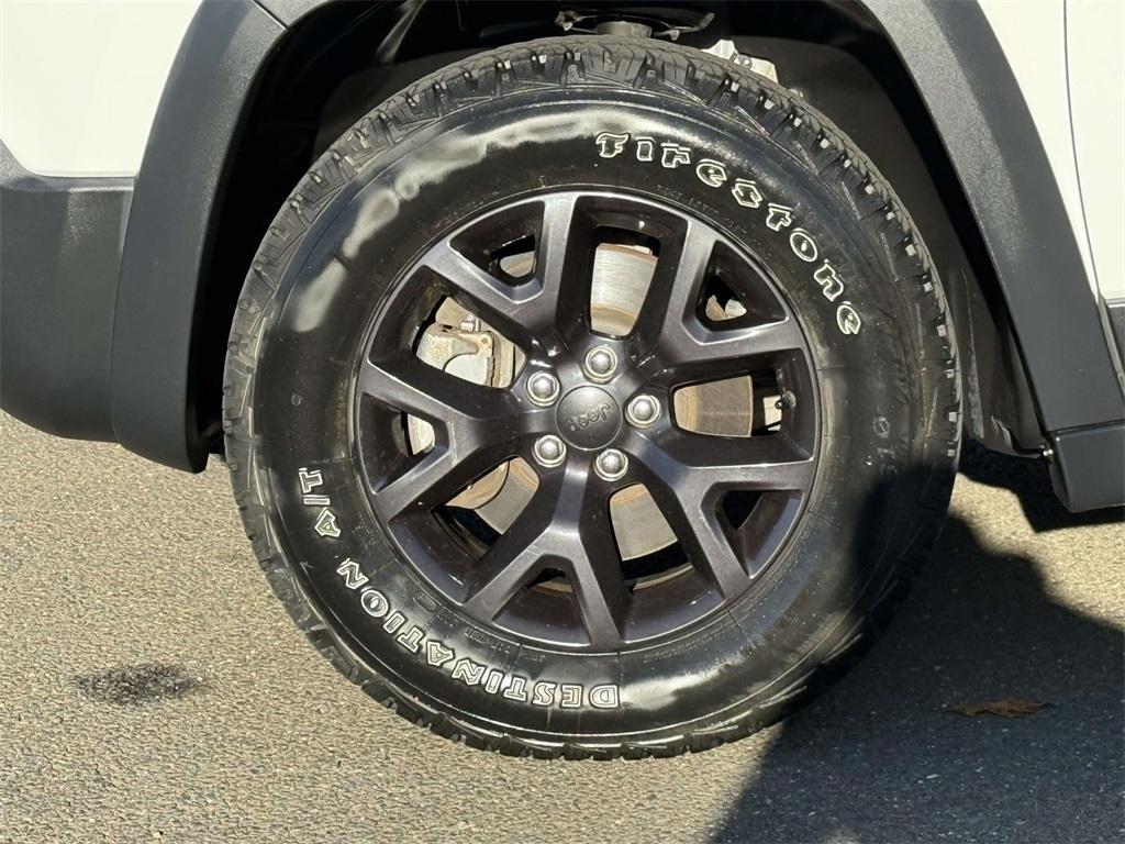 used 2020 Jeep Cherokee car, priced at $18,992