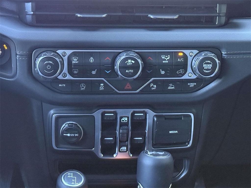 new 2025 Jeep Wrangler car, priced at $48,432