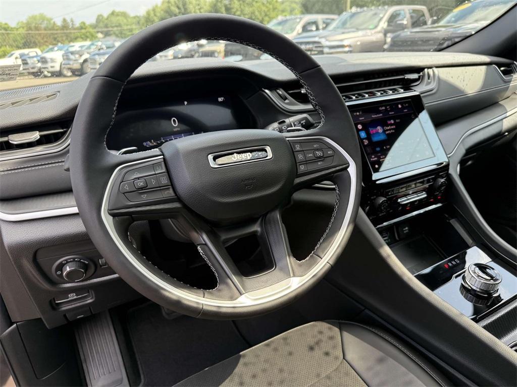 new 2025 Jeep Grand Cherokee car, priced at $37,851