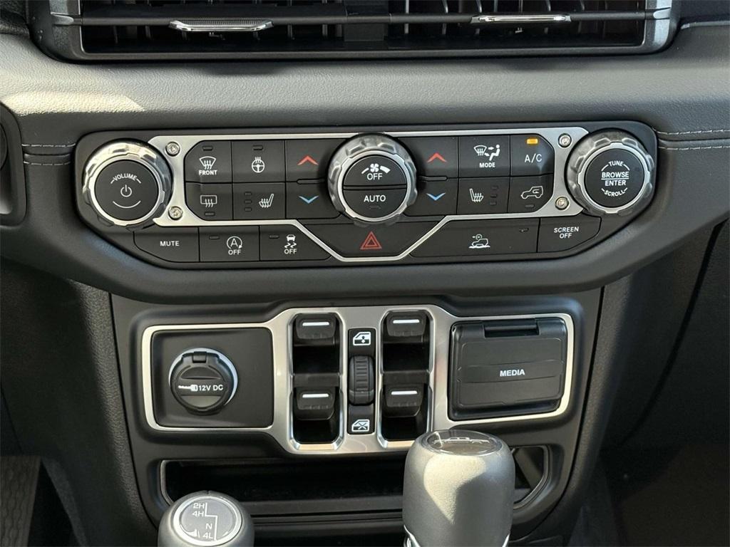 new 2025 Jeep Gladiator car, priced at $43,481