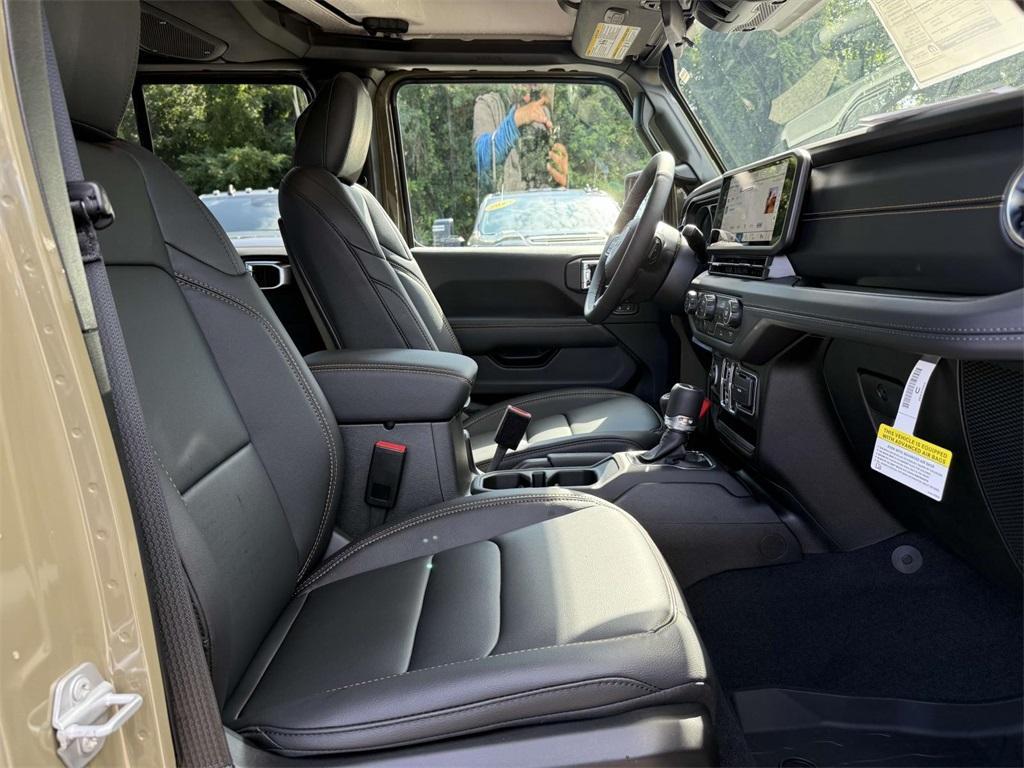 new 2025 Jeep Gladiator car, priced at $43,481