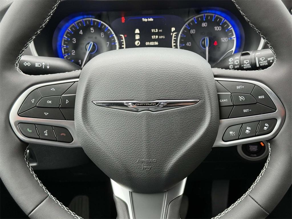 new 2025 Chrysler Pacifica car, priced at $35,725