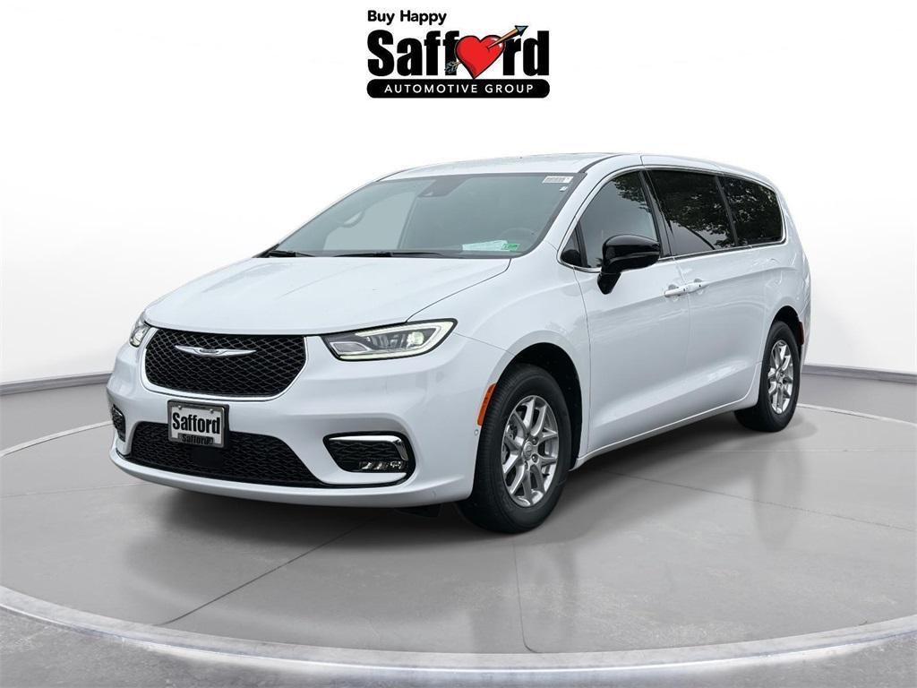 new 2025 Chrysler Pacifica car, priced at $35,725