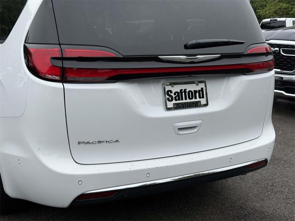 new 2025 Chrysler Pacifica car, priced at $35,725