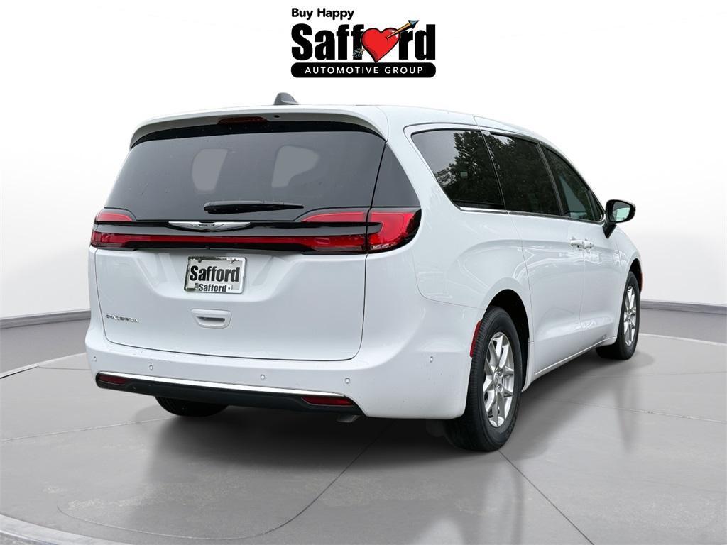 new 2025 Chrysler Pacifica car, priced at $35,725