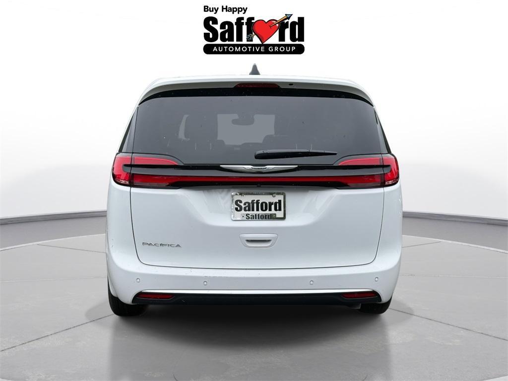 new 2025 Chrysler Pacifica car, priced at $35,725