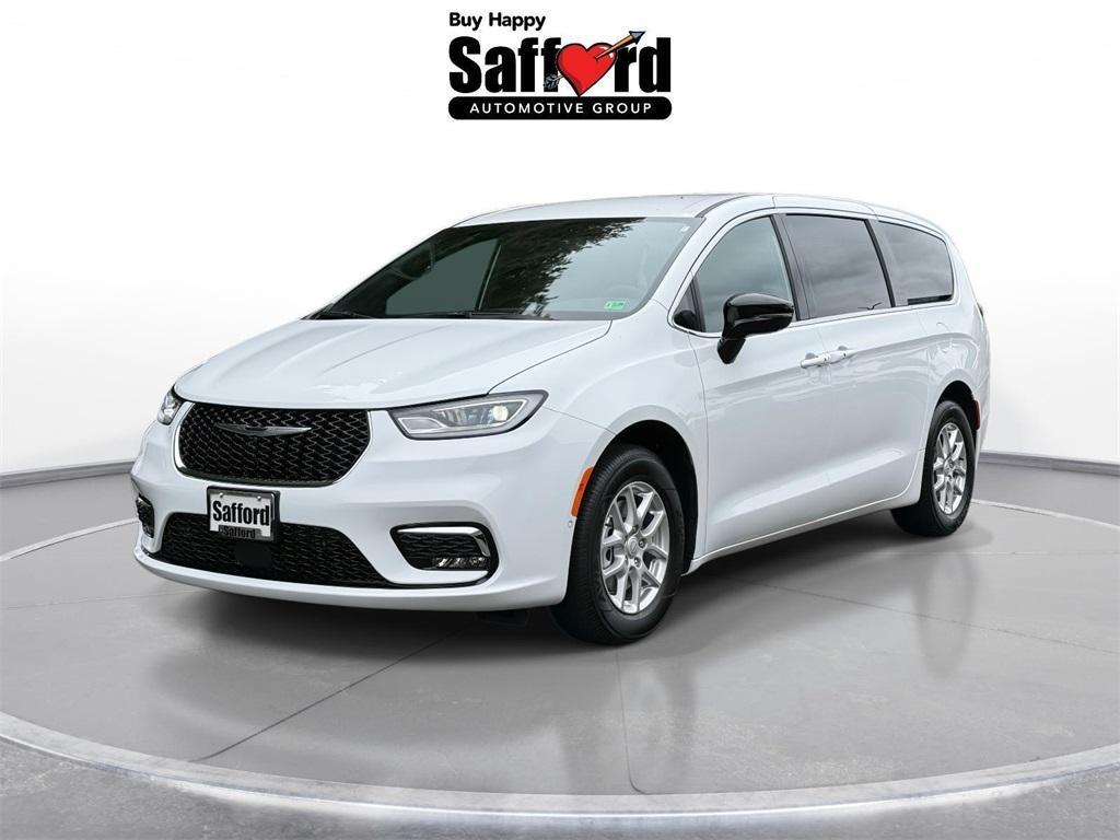 new 2025 Chrysler Pacifica car, priced at $41,596