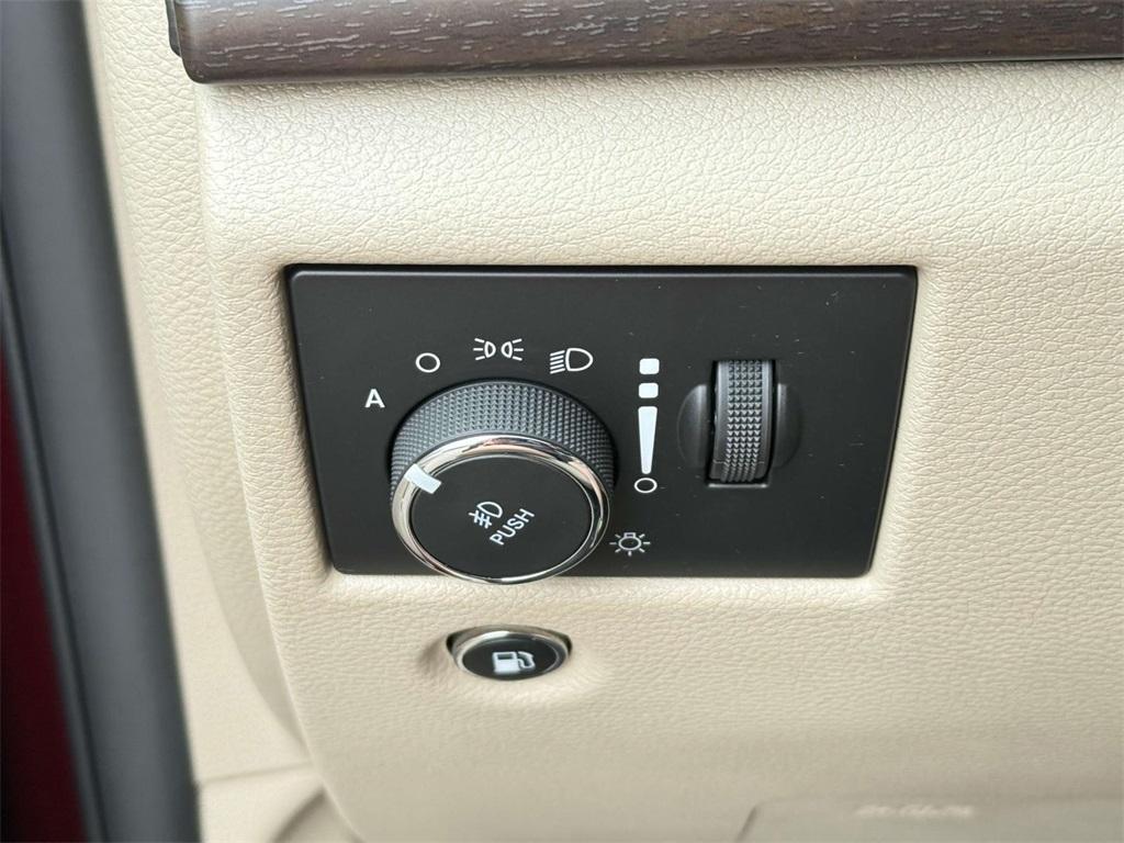 used 2018 Jeep Grand Cherokee car, priced at $17,392