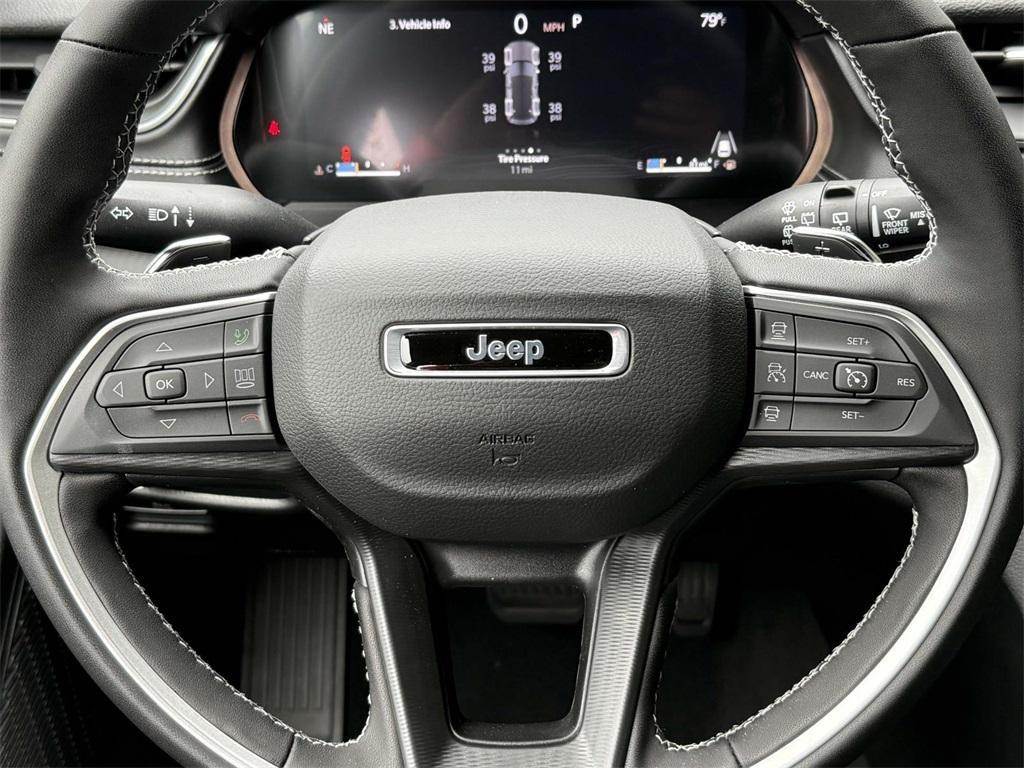 new 2025 Jeep Grand Cherokee car, priced at $38,428