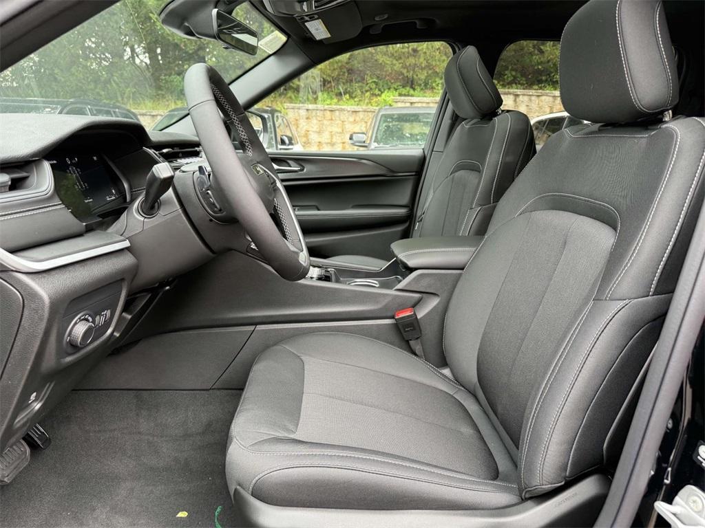 new 2025 Jeep Grand Cherokee car, priced at $38,428