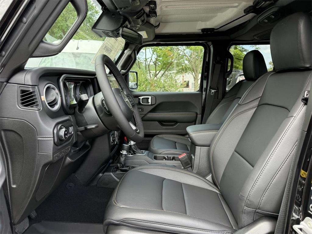 new 2025 Jeep Gladiator car, priced at $42,987