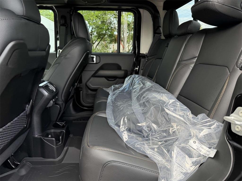 new 2025 Jeep Gladiator car, priced at $42,987